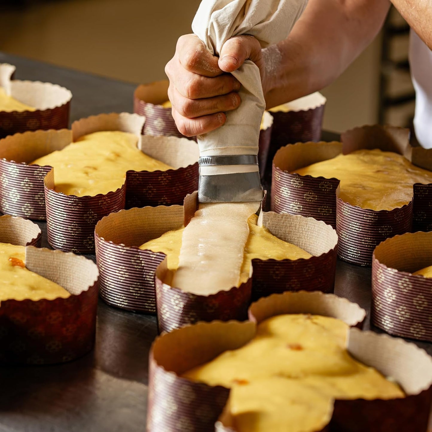 Colomba Artigianale alla Gianduia, 750 gr - Pasticceria Fraccaro 1932, Dolce Pasquale con Crema Gianduia e Glassa al Cioccolato, Senza Canditi, Lievitata Naturalmente, Linea Incarto Regalo