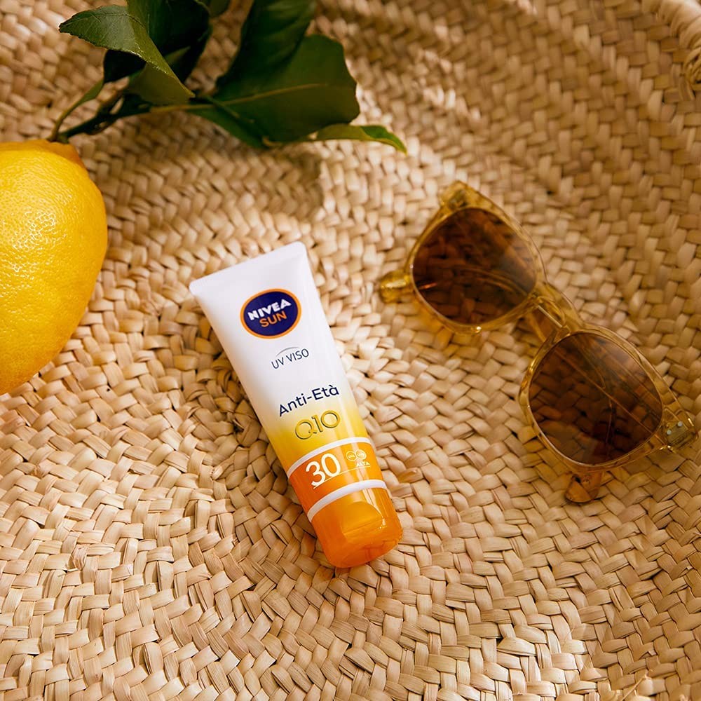 NIVEA SUN Crema viso UV Anti-Età FP50 in Tubetto da 50 ml, Crema Antirughe con Coenzima Q10, Crema Solare per il Viso Protegge l