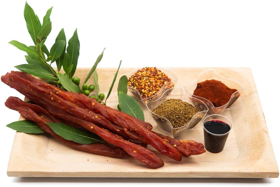 Coppiette di maiale essiccate e insaporite con peperoncino vino e bacche di ginepro, 0,5 Kg.
