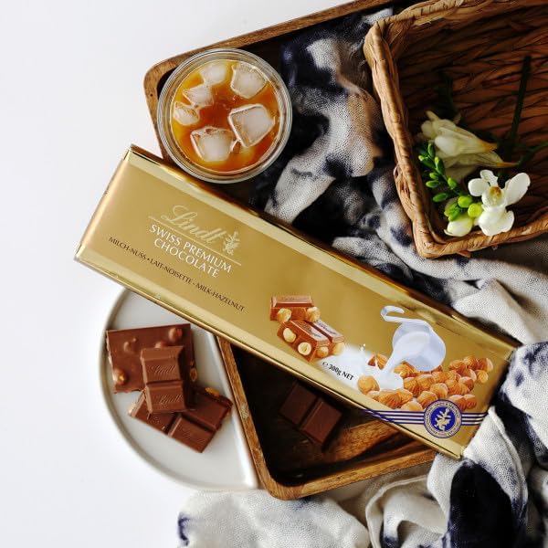 Lindt Suizo De Chocolate Con Leche Premium - Avellanas (300g) (Paquete de 1)