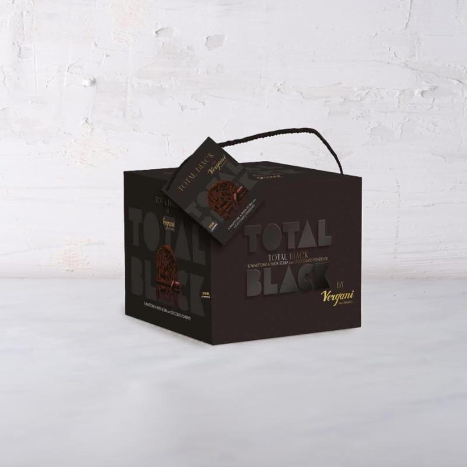 Confezione Regalo Per Vergani Total Black Panettone al Cioccolato Fondente, Confezione Regalo in Scatola Elegante, 750g