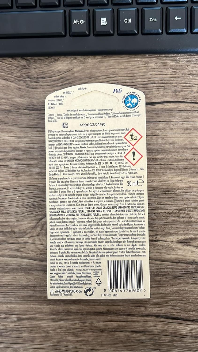 Ambi Pur Profumatore per Ambienti Profumo fiori eleganti, 1 Ricarica per Diffusore Elettrico, Elimina Odori, Usare in Ogni Stanza, Durata fino a 80 Giorni di Profumo