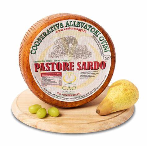 4.2 kg - Pastore sardo. formaggio di pecora prodotto da Cao Formaggi, in Siamanna. Qui abbiamo il prodotto di un'antica e nobile