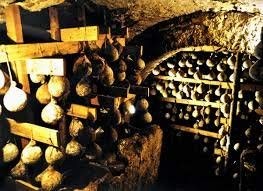 CACIOCAVALLO IRPINO STAGIONATO IN GROTTA PRET A' PORTER Conf. Kg. 1,00/1,200 OFFERTA € 38,90 IL Pezzo