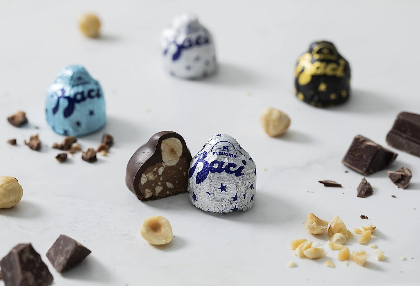 BACI PERUGINA ASSORTITO Cioccolatini al Latte e Fondente 70% ripieni al Gianduia, Scatola Regalo San Valentino 150g