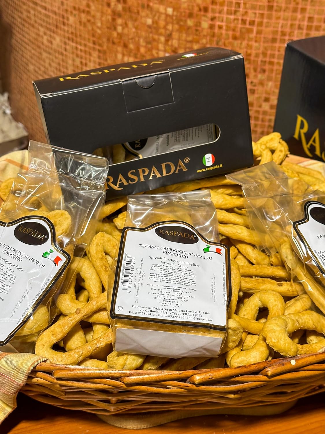 Raspada Taralli Artigianali Pugliesi fatti a mano autentici - Qualità pregiata Made in Italy (Semi di Finocchio, Conf. 6 Astucci)