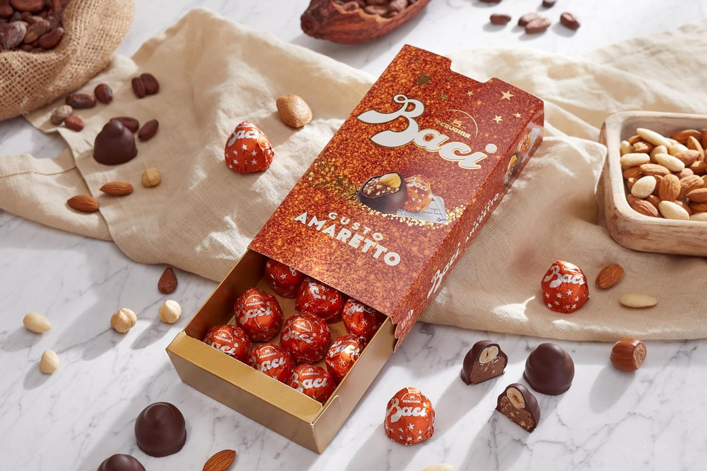 BACI PERUGINA Gusto Amaretto Cioccolatini Fondenti ripieni al Gianduia e gusto di Biscotto Amaretto, Scatola 150g